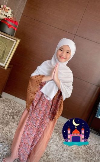 Potret Bilqis Anak Ayu Ting Ting Berhijab. (Instagram/ayutingting92)