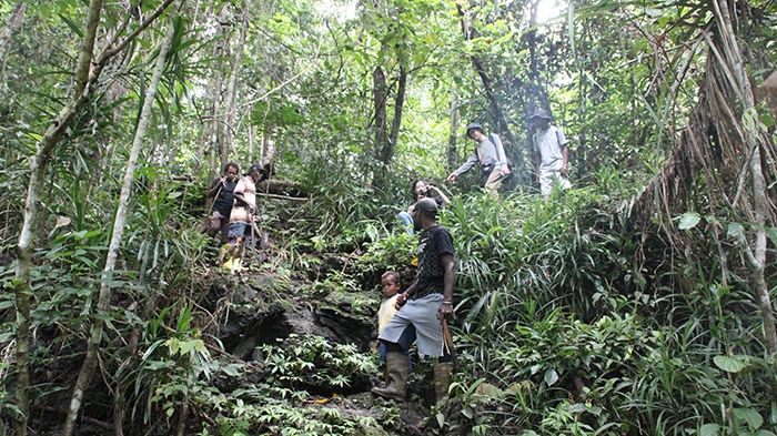 Kami saat berada di wilayah hutan adat Abrauw, Distrik Biak Utara, Kabupaten Biak Numfor, Papua, Rabu (2/3/2022). [Jubi/Theo Kelen]
