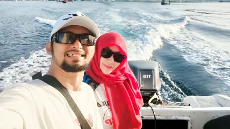 Roro Fitria umumkan kehamilan. (Instagram/@roro.fitria1989)