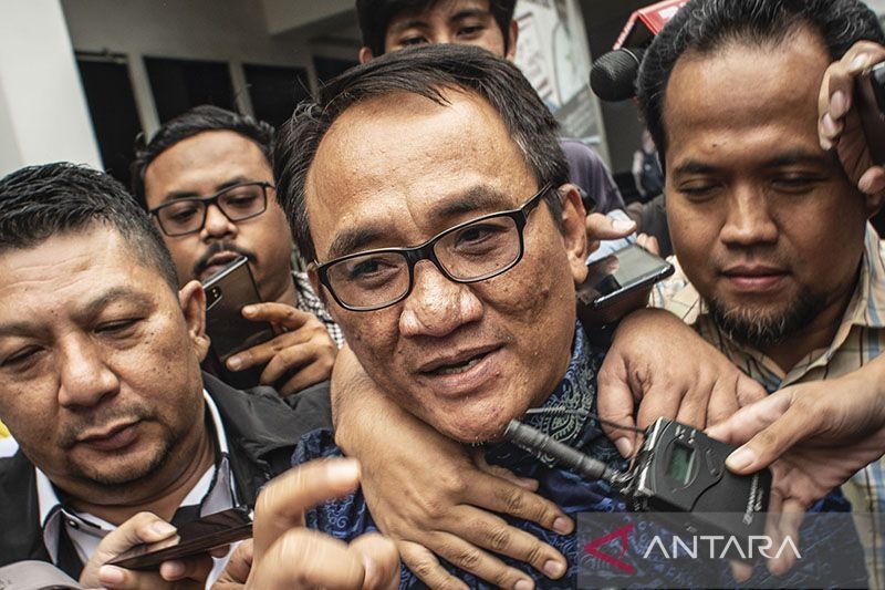 Andi Arief siap penuhi panggilan KPK terkait kasus suap yang menjerat Bupati nonaktif Penajam Paser Utara (PPU) Abdul Gafur Mas'ud (AGM). [ANTARA]