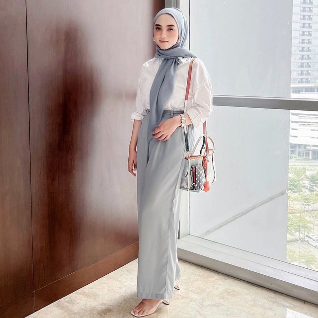 Outfit Dinan Fajrina Istri Doni Salmanan. (Instagram/dinanfajrina)