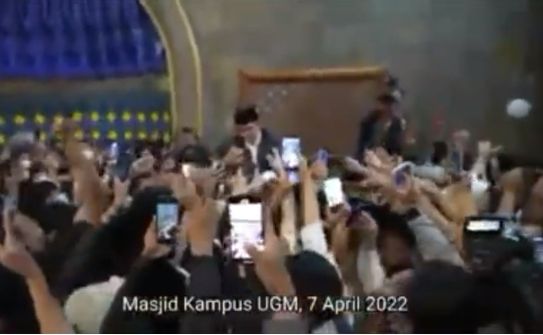 Video Anies Baswedan Diteriaki Presiden saat Berikan Ceramah di Masjid Kampus UGM. (Instagram/memomedsos)