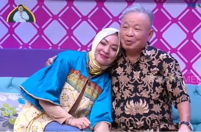 Angelina Sondakh bersama sang ayah, Lucky Sondakh. [YouTube Trans TV]