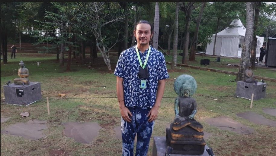 Dwi Sasono Pamer Tiga Patung Budha  di Art Jakarta Gardens, Ternyata Punya Makna Mendalam. (Suara.com/Dini Afrianti)