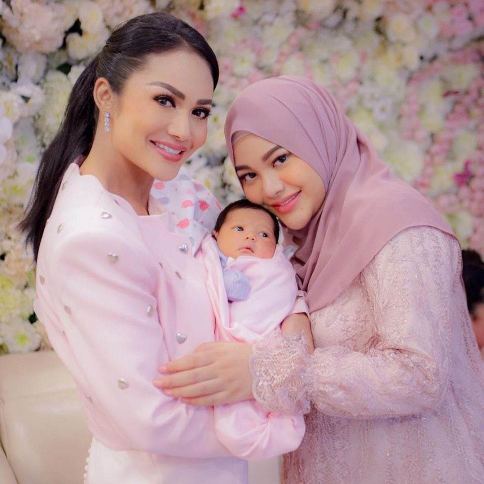 Krisdayanti, Aurel Hermansyah dan Baby Ameena. [Instagram]