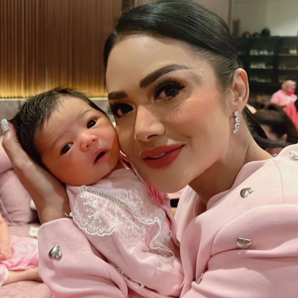 Krisdayanti dan Baby Ameena. [Instagram]