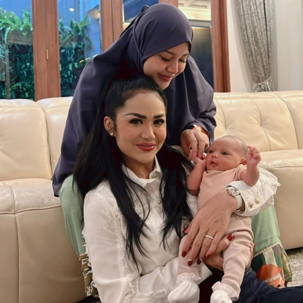 Krisdayanti, Aurel Hermansyah dan Baby Ameena. [Instagram]