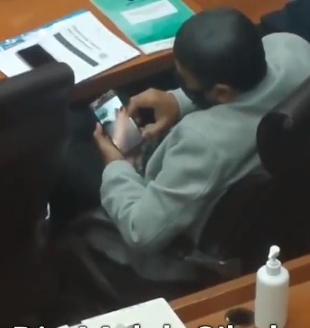 Anggota DPR RI diduga sedang menonton film porno saat mengikuti sidang Panja Vaksin. [Instagram]