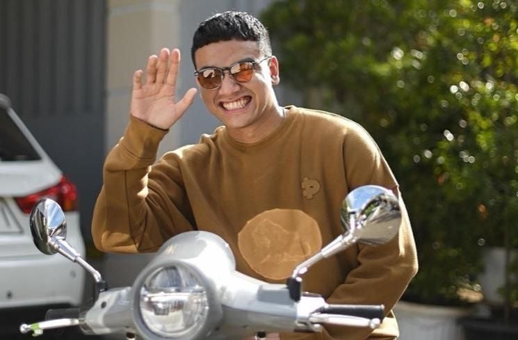 Potret artis dapat hampers vespa dari Arief Muhammad (Instagram/@preppstudio)