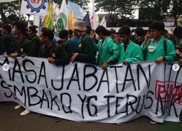 Spanduk sindiran demo BEM SI (instagram.com/politicaljokesid/)