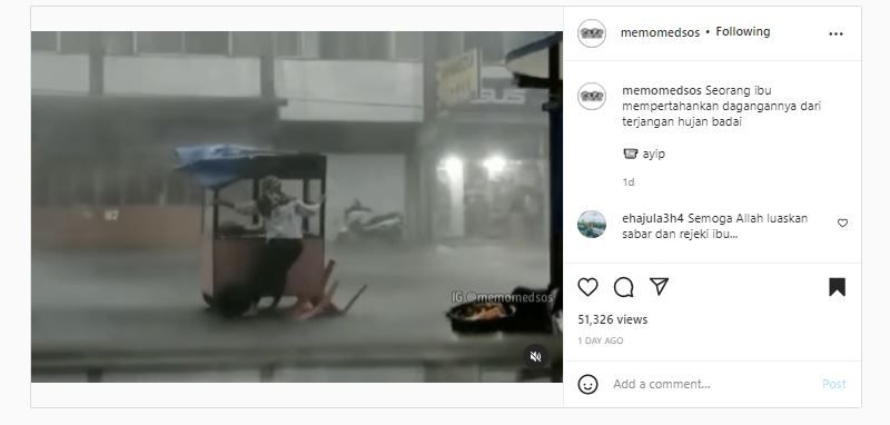 Gerobak pedagang kaki lima diterjang badai (Instagram @memomedsos)