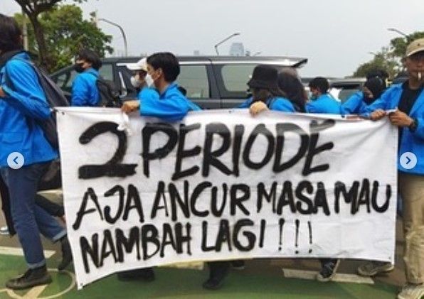 Spanduk sindiran demo BEM SI (instagram.com/politicaljokesid/)