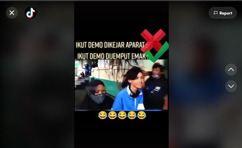 Viral! Pemuda Dijemput dan Diseret Pulang Oleh Ibunya Saat Ikut Demo