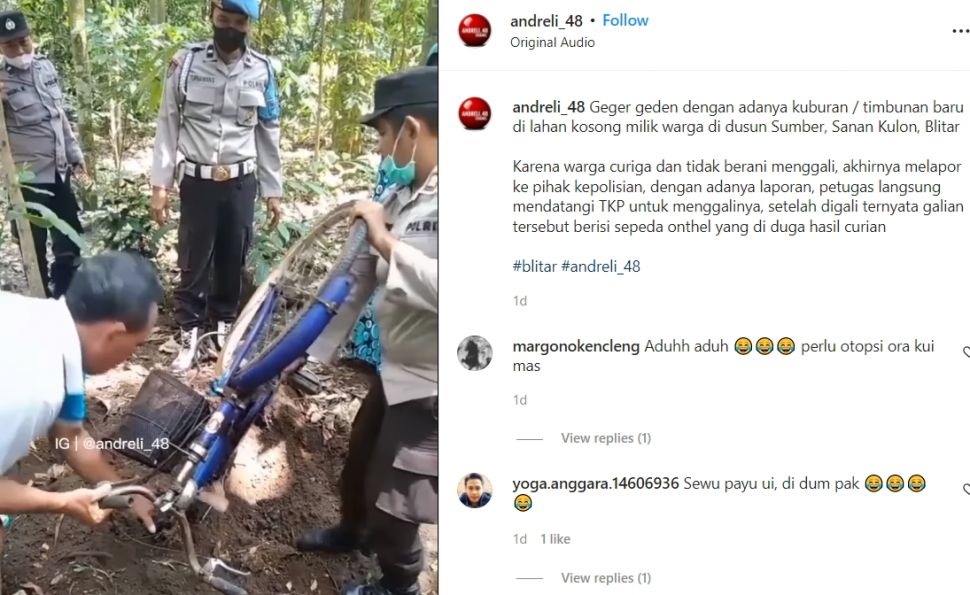 Publik digegerkan oleh video viral di Instagram, yang merekam sejumlah polisi menggali kuburan misterius. Ternyata isinya adalah sepeda. [Instagram]