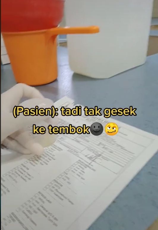 Kisah pasien saat berobat ke dokter yang terekam dalam video ini, membuat publik tak bisa menahan tawa. Video itu berjudul Kecelakaan saat Masturbasi. [Instagram]