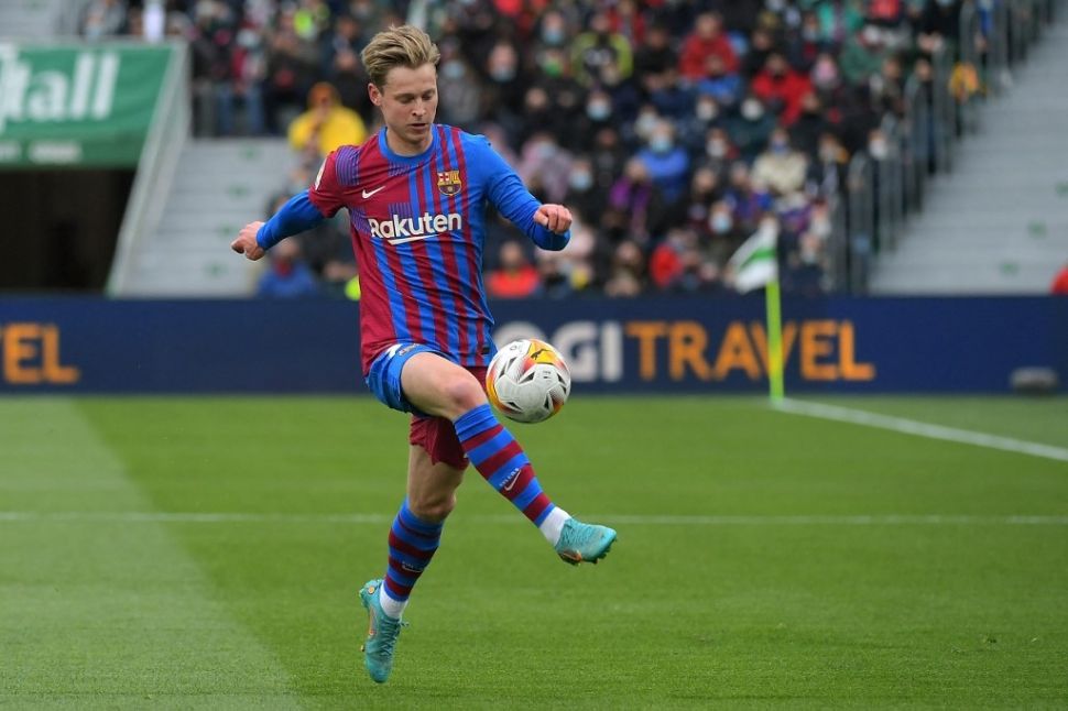 Gelandang tengah Barcelona, Frenkie de Jong. [JOSE JORDAN / AFP]