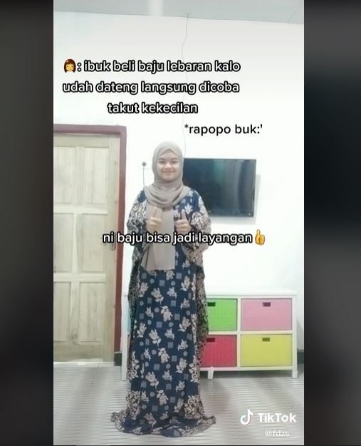 Viral Wanita Disuruh Coba Baju Lebaran, Malah Mirip Kelelawar (tiktok.com/@fdzs__)