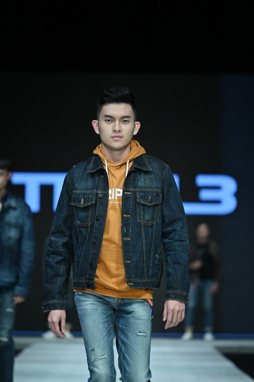 Brand fashion Triple tampil di ajang Indonesia Fashion Week. [dokumentasi pribadi]