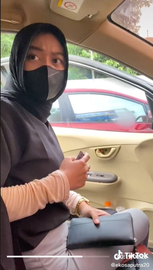 Sebuah video viral di media sosial TikTok, lantaran benar-benar mewakili perasaan serta kelakuan para lelaki, suami atau pacar, dari seorang perempuan yang tengah berbelanja. [Tiktok]