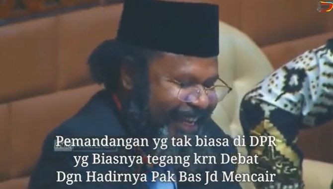 Rapat kerja antara Komisi V DPR RI dengan Kementerian Pekerjaan Umum dan Perumahan Rakyat, yang turut dihadiri Menteri PUPR Basuki Hadimuljono pada bulan Ramadhan 2022, diwarnai insiden lucu. [Twitter]