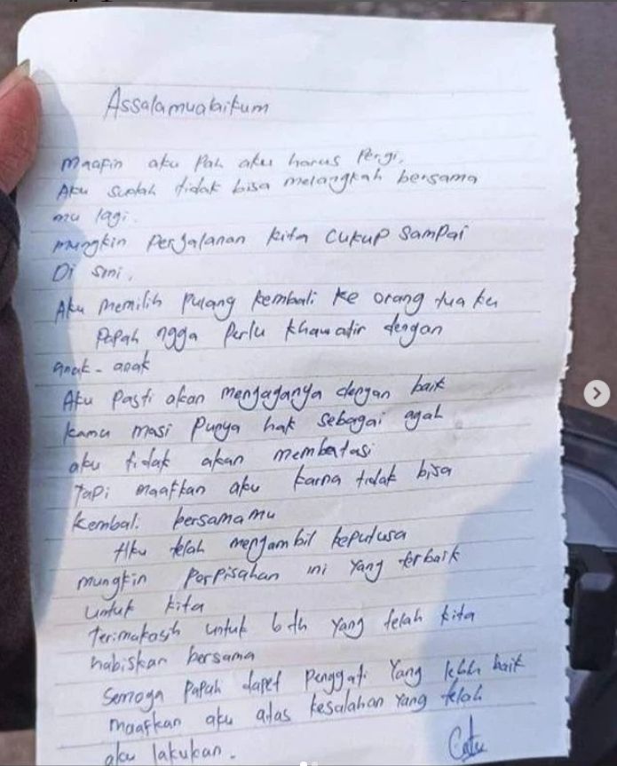 Seorang driver ojek online alias ojol, mengunggah curhatannya yang menemukan surat perpisahan dari istri saat pulang ke rumah. [Instagram]