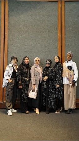 Keren, Koleksi Scraft Terinspirasi dari Perempuan Refugee Tampil di IFW 2022. (Suara.com/Dini Afrianti)