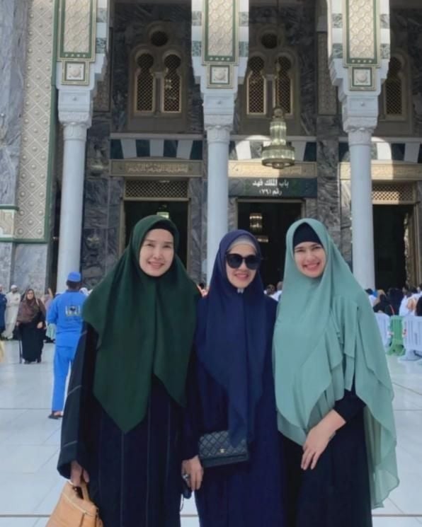 Potret Cathrine Wilson Ibadah Umrah di Bulan Ramadhan (Instagram/cathrinewilson)