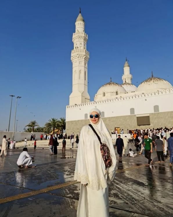 Potret Cathrine Wilson Ibadah Umrah di Bulan Ramadhan (Instagram/cathrinewilson)