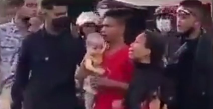 Alfatah, bayi laki-laki berusia 5 bulan, mengalami sesak napas akibat terkena tembakan gas air mata polisi di Ternate, Maluku Utara, Senin (18/4) awal pekan ini. [Instagram]