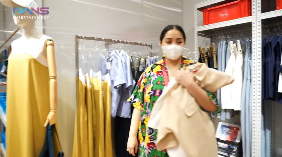 Momen Nagita Slavina masuk 379 toko di Singapura (YouTube/Rans Entertainment)