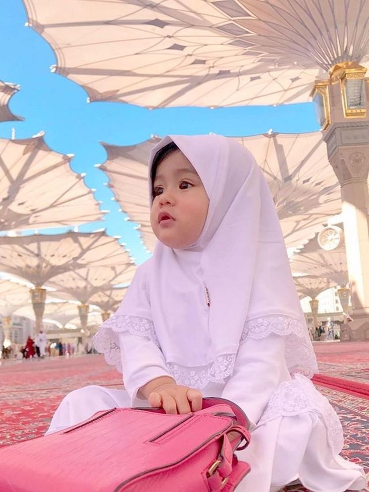 Anak Artis Pakai Hijab Sejak Bayi (instagram/@ryana_dea)