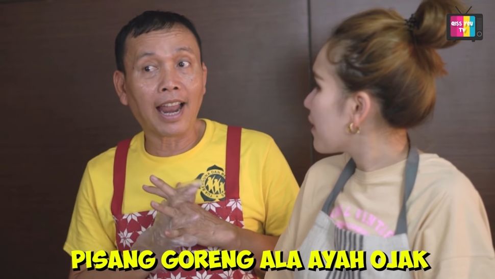 Momen Ayu Ting Ting dan Ayah Ojak Bikin Takjil (YouTube Qiss You TV)