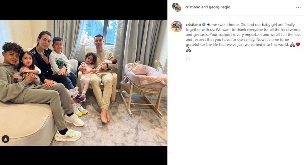 Cristiano Ronaldo bagikan potret perdana bersama putrinya. (Instagram/cristiano)