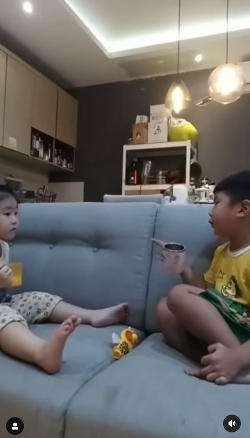 Penyanyi sekaligus YouTuber kondang Teddy Lee, mengunggah video putrinya Soomin yang membuat warganet gemas saking lucunya. [Instagram]