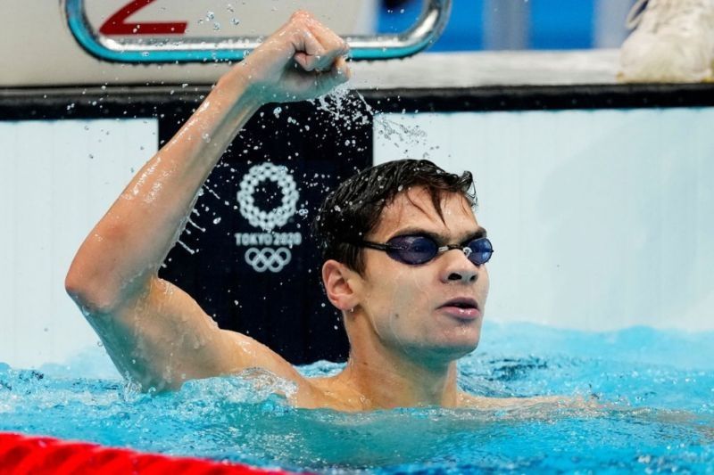 Reaksi atlet renang Komite Olimpiade Rusia Evgeny Rylov setelah memenangkan medali emas nomor gaya punggung 100 meter putra Olimpiade Tokyo 2020 di Tokyo Aquatics Center, Tokyo, Jepang, 27 Juli 2021. REUTERS/Aleksandra Szmigiel/File Photo