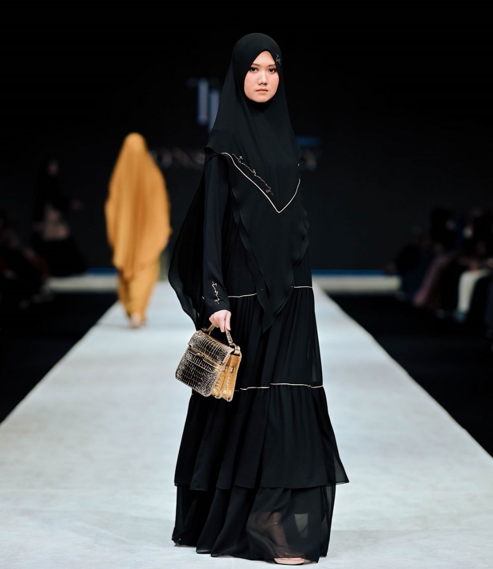 TRZ HER karya Tata Trizka tampil di ajang Indonesia Fashion Week 2022. [dokumentasi pribadi]