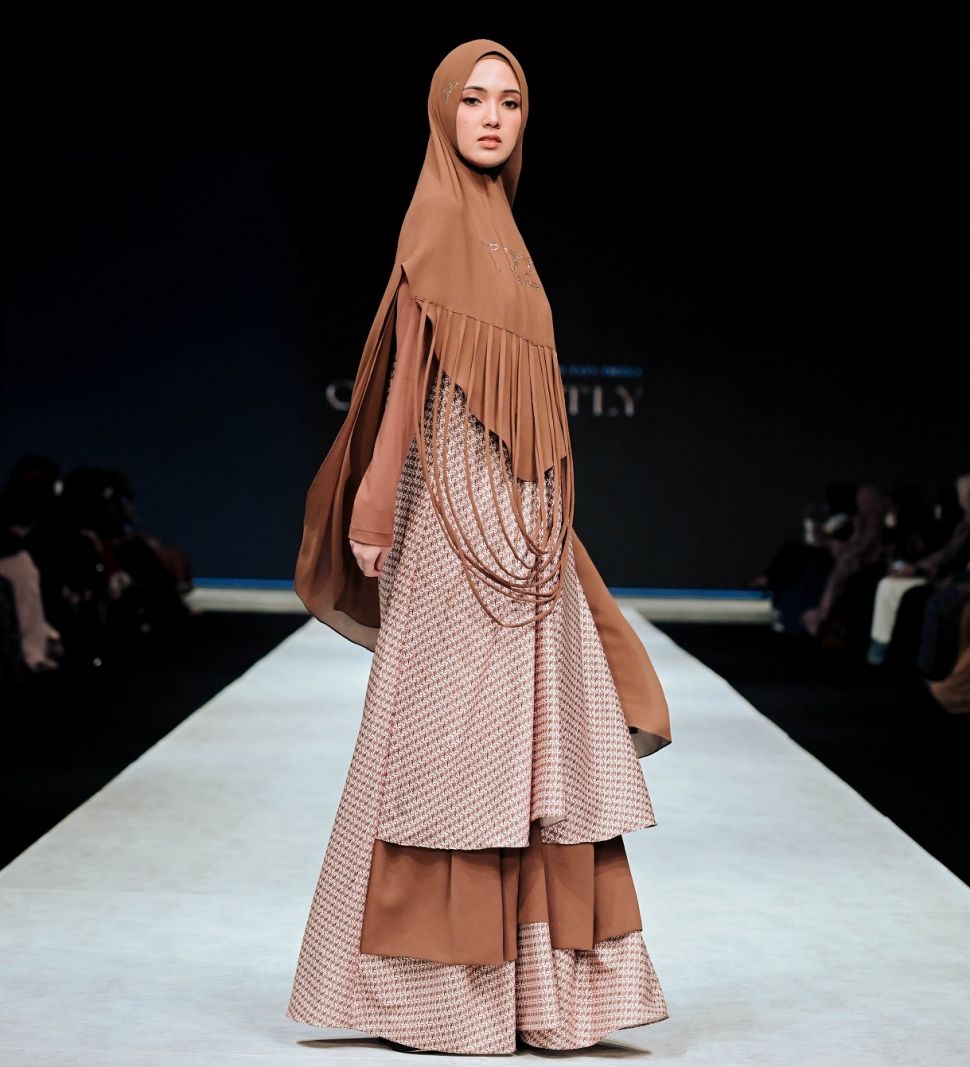 TRZ HER karya Tata Trizka tampil di ajang Indonesia Fashion Week 2022. [dokumentasi pribadi]