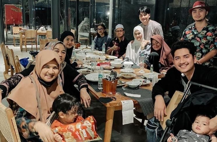 Momen Artis Buka Puasa Bareng Mantan (Instagram)