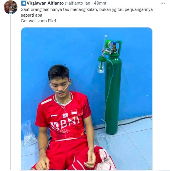 Muhammad Shohibul Fikri kenakan alat bantu oksigen. (Twitter/@alfianto_ian)