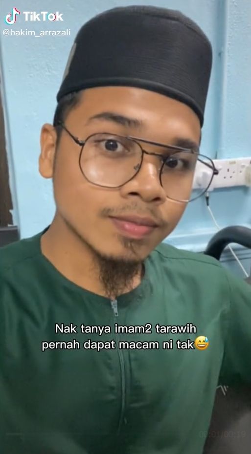Seorang imam salat Tarawih di Malaysia, viral di media-media sosial stelah mengklaim mendapat pengalaman tak lazim. Seusai memimpin jemaah salat Tarawih, sang imam mendapati sepucuk surat dari perempuan yang ingin menikah dengannya. [TikTok]