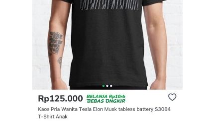 Replika kaos Elon Musk dijual di sebuah olshop (Twitter/@BgsDanuMahendra)