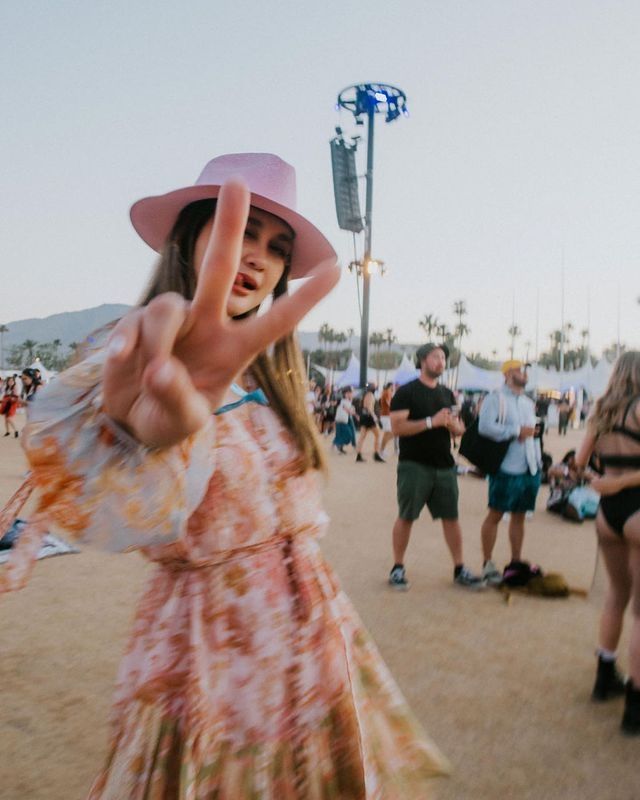 Gaya Kece Luna Maya Nonton Coachella (Instagram/@lunamaya)