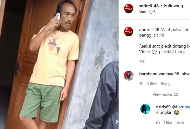 Perilaku seorang lelaki saat ditagih utang oleh debt collector bank plecit menjadi pusat perhatian warganet. Pasalnya, lelaki tersebut tampak santai menyender di pintu sembari memegang HP seperti orang yang tengah menerima atau menelepon. [Instagram]