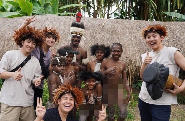 Potret Jerome Polin dan Waseda Boys di Papua (Instagram/@skzk_yusuke)