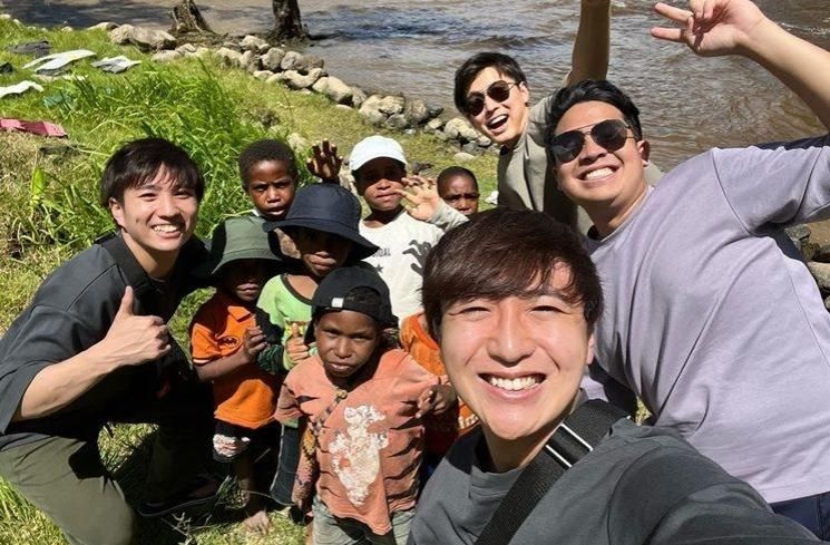 Potret Jerome Polin dan Waseda Boys di Papua (Instagram/@skzk_yusuke)