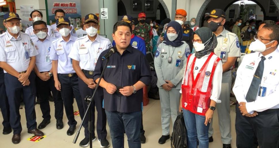 Erick Thohir tinjau Stasiun Pasar Senen. (Suara.com/Yosea Arga)