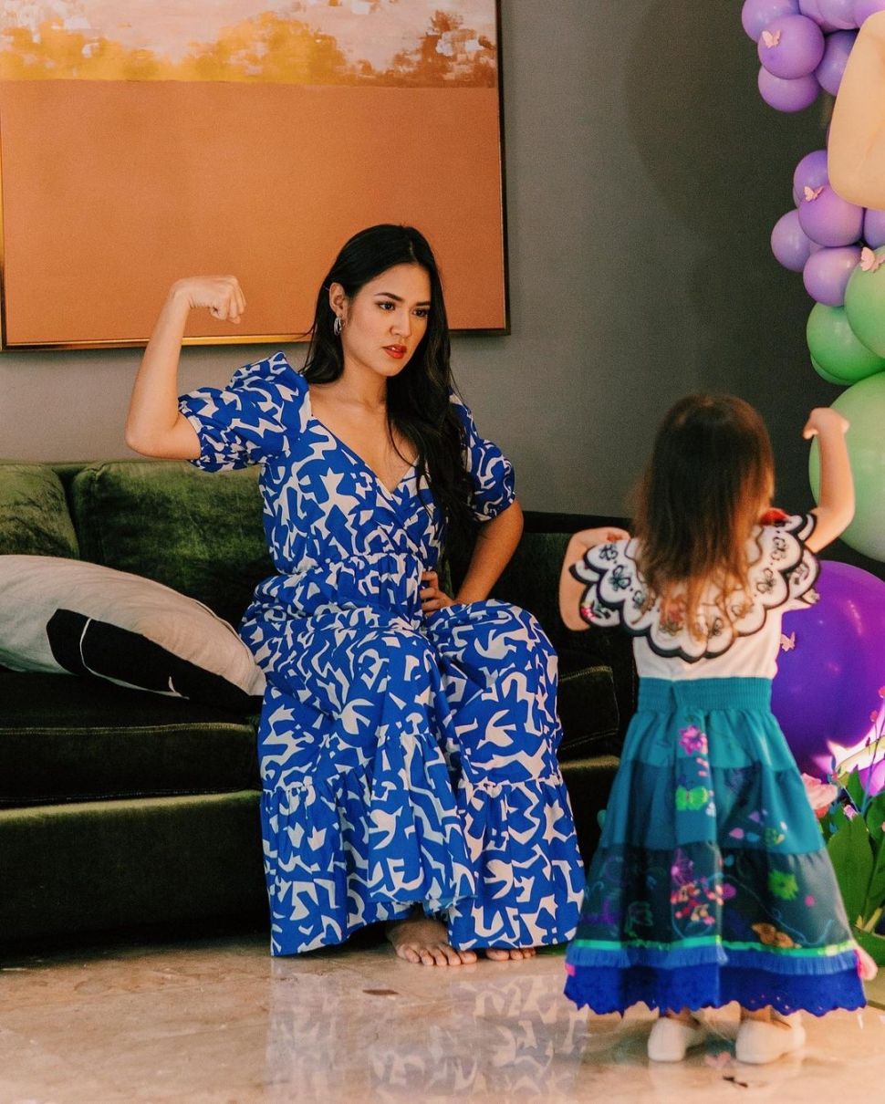 Gaya Raisa saat momong anak (Instagram/@raisa6690)