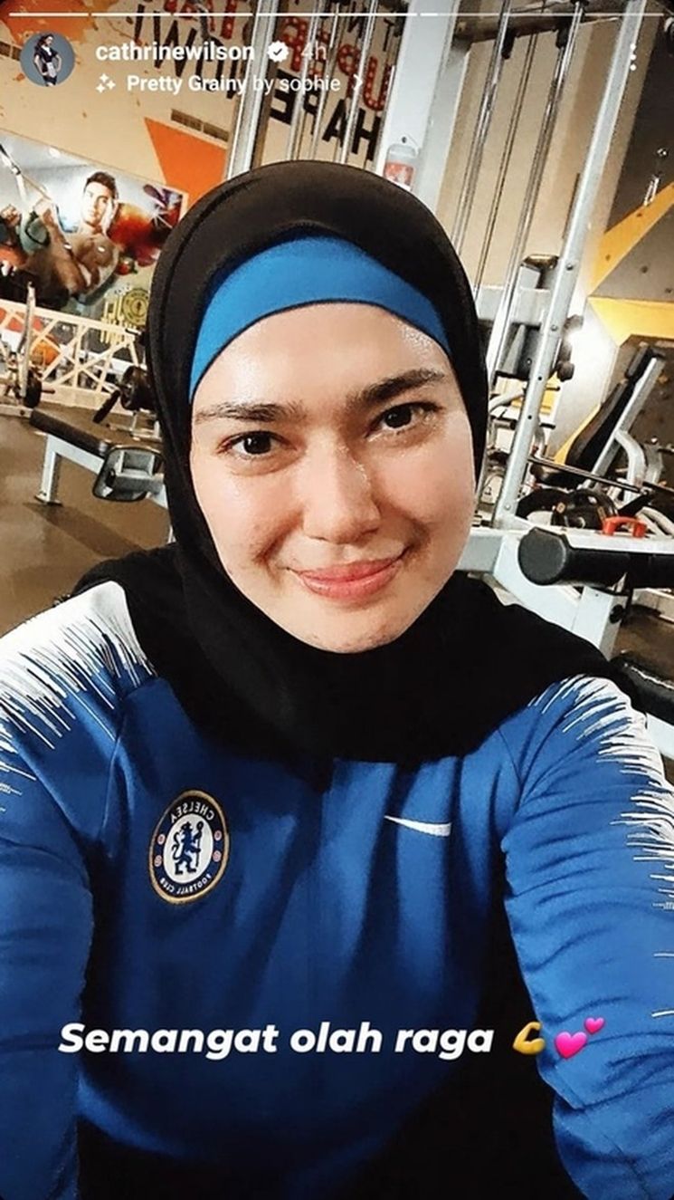 Potret Catherine Wilson Berhijab Sepulang Umrah (instagram/@cathrinewilson)