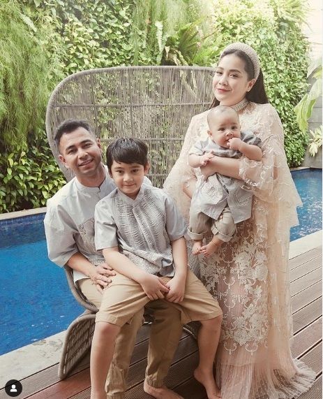 Raffi Ahmad bersama keluarganya [Instagram/@raffinagita1717]