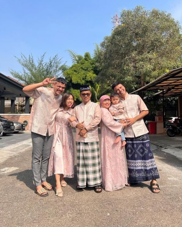 Momen Lebaran Keluarga Fuji (Instagram/@fuji_an)